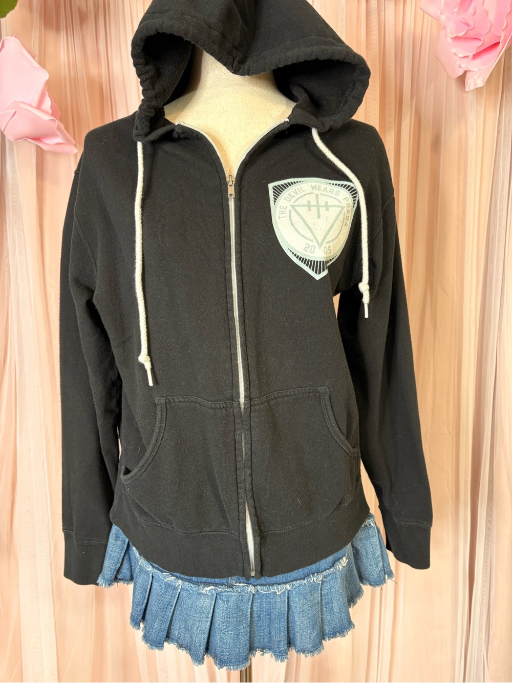 The Devil Wears Prada Band Hoodie M Black Zip Up Metalcore 2005 Graphic